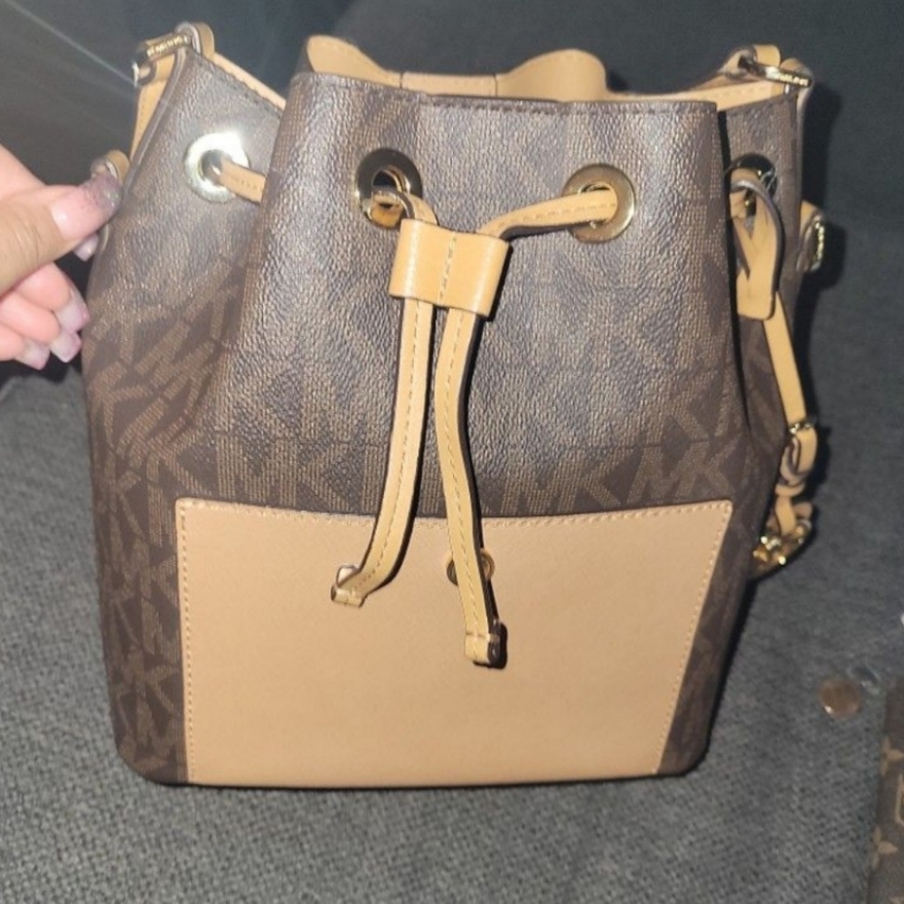 Mk bucket bag
